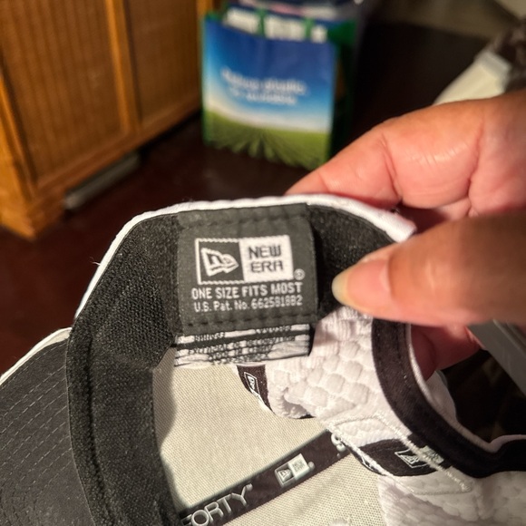 New Era White and Black Cap - Picture 4 of 6